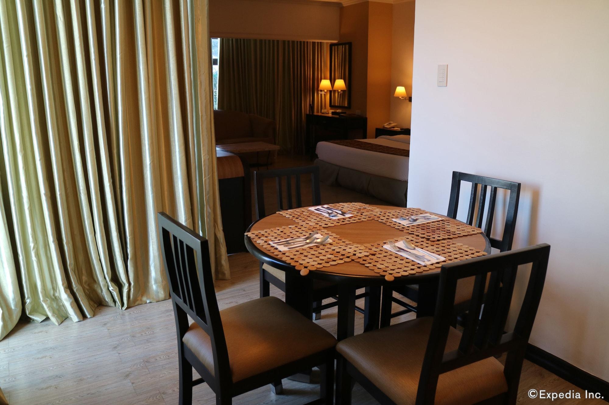 Days Hotel By Wyndham Iloilo Luaran gambar